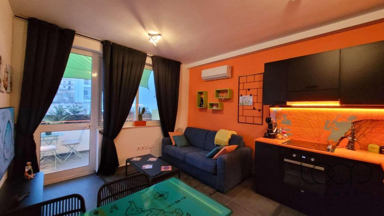 Apartment Modern - 50 M From Sea - Free Wi-fi - Super Cool - Terrace - Fully Air-conditioned