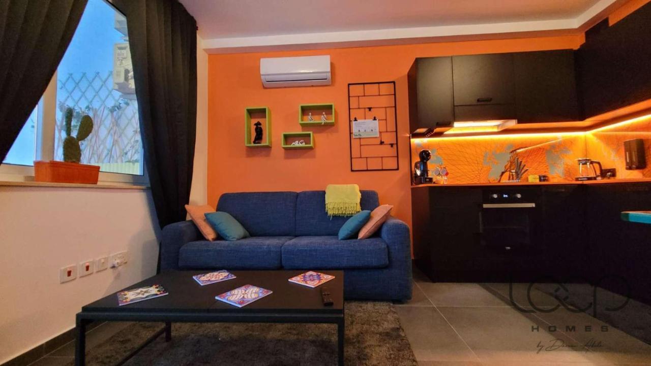 Apartment Modern - 50 M From Sea - Free Wi-fi - Super Cool - Terrace - Fully Air-conditioned *