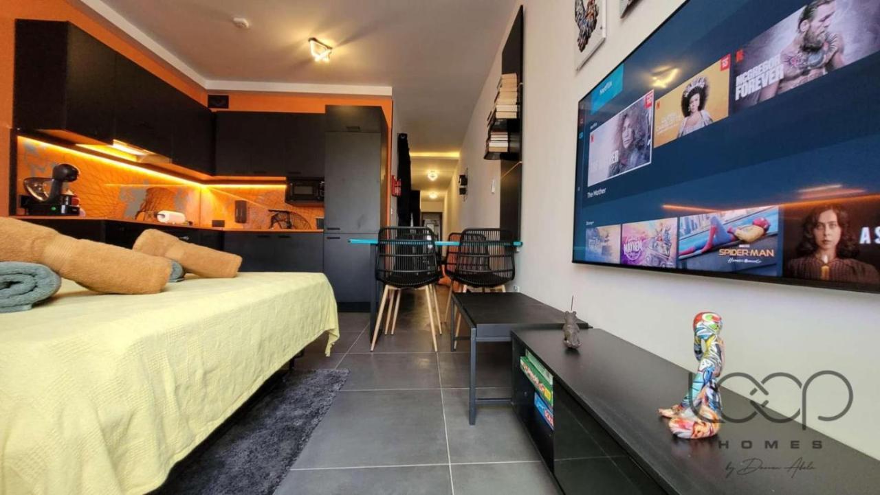 Modern - 50 M From Sea - Free Wi-fi - Super Cool - Terrace - Fully Air-conditioned Apartment *